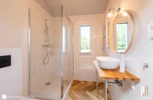 Kúpeľňa v ubytovaní Holiday Hill Karpnki, Sauna, Domek Hygge-balia, Domek Lagom-jacuzzi + 37 fotografií