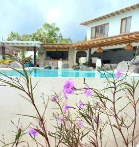 Bazén v ubytování Mediterranean Boutique Hotel nebo v jeho okolí