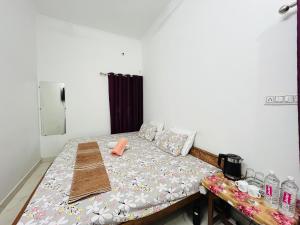 Letto o letti in una camera di Maa vaishno paying guest house