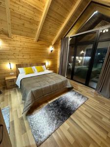 En eller flere senge i et værelse på Alpinehouse