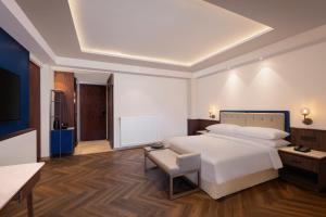 Four Points by Sheraton Sonmarg Resort客房内的一张或多张床位