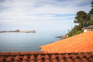 a view of the ocean from the roof of a house at Le Relais Des Trois Mas in Collioure