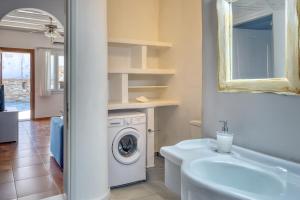 Et badeværelse på Andrea's Tinos House + 42 billeder