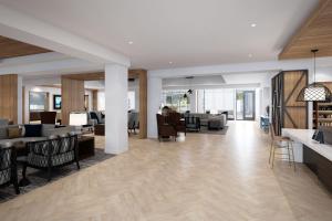 Posezení v ubytování Staybridge Suites - Dawson Creek by IHG