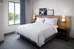 Postel nebo postele na pokoji v ubytování Staybridge Suites - Dawson Creek by IHG