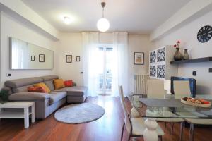 a living room with a couch and a table at Primopiano - Bonghi B in Milan