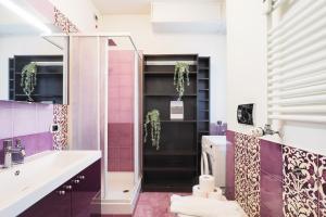 a bathroom with pink and purple walls and a sink at Primopiano - Bonghi B in Milan +30 photos