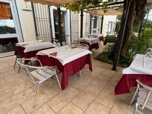 A restaurant or other place to eat at Locanda Fosca Umbra
