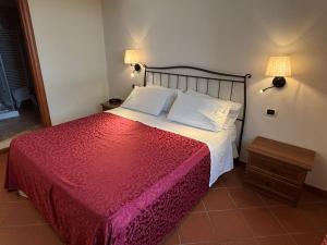 A bed or beds in a room at Locanda Fosca Umbra