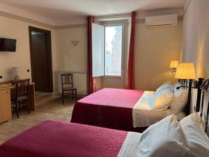 A bed or beds in a room at Locanda Fosca Umbra