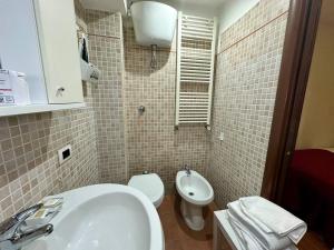 A bathroom at Locanda Fosca Umbra
