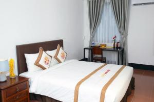 Postel nebo postele na pokoji v ubytování The Rice 131 Bui Vien Hotel