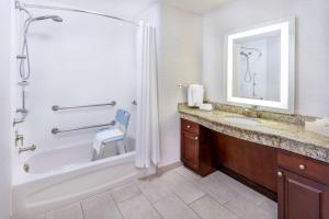 Koupelna v ubytování Homewood Suites by Hilton Denver - Littleton
