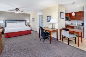Postel nebo postele na pokoji v ubytování Homewood Suites by Hilton Denver - Littleton