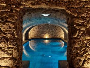 Bazén v ubytování 5 Terres Hotel & Spa - MGallery Collection nebo v jeho okolí
