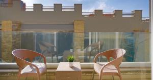 Balkón nebo terasa v ubytování Deluxe Ocean Apartment Heliopolis