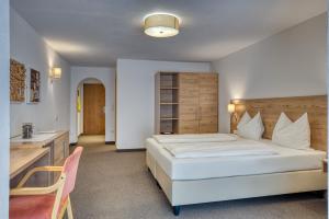 Postel nebo postele na pokoji v ubytování Hotel Erika