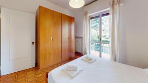 A bed or beds in a room at Hannalore - By Ligooria