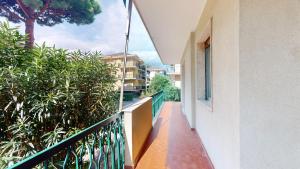 A balcony or terrace at Hannalore - By Ligooria