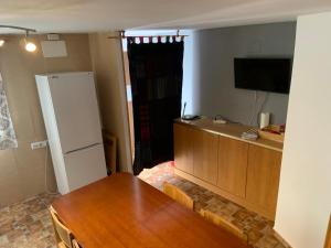 A kitchen or kitchenette at tranquilo y buena naturaleza