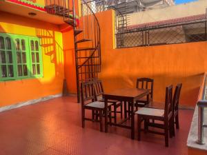 Rõdu või terrass majutusasutuses YogStay Homestay in Kathmandu