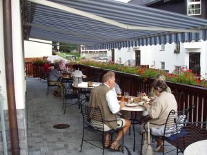 Reštaurácia alebo iné gastronomické zariadenie v ubytovaní Pension Alba