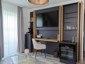 TV a/nebo společenská místnost v ubytování Lakeside Resort Michaela