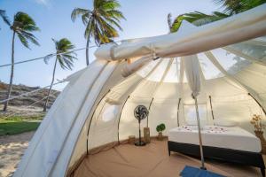 Giường trong phòng chung tại VentoVinte Beach Club Tents