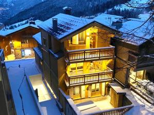 Chalet entièrement rénové au centre de Courchevel Village, idéal pour 10 adultes et 4 enfants - FR-1-562-50 trong mùa đông +4 ảnh