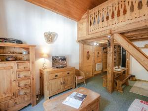 Zdjęcie z galerii obiektu Studio mezzanine style chalet avec balcon à Chamonix - FR-1-343-156 w Chamonix-Mont-Blanc