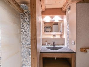 Zdjęcie z galerii obiektu Studio mezzanine style chalet avec balcon à Chamonix - FR-1-343-156 w Chamonix-Mont-Blanc +6 zdjęć