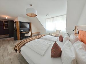 Postel nebo postele na pokoji v ubytování Lakeside Resort Michaela