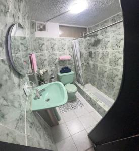 Et badeværelse på Gold House Oro