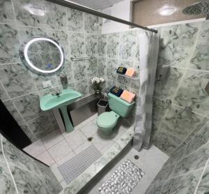 Et badeværelse på Gold House Oro