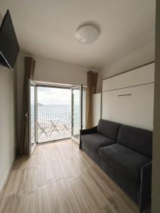 Posezení v ubytování Cristalli di mare room
