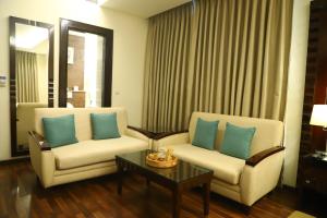 Posezení v ubytování Deventure Sarovar Portico Kapashera, New Delhi