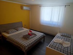 Rúm í herbergi á Pension Archa Mikulov