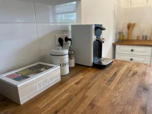 Kitchen o kitchenette sa Schöne Ferienwohnung mitten im Pfälzerwaldgebiet