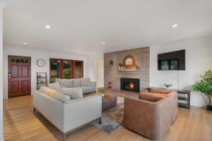 Χώρος καθιστικού στο Lakeview house centrally located