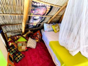 Una cama o camas en una habitación de The Hippie Palace a sublime experience