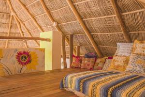 Una cama o camas en una habitación de The Hippie Palace a sublime experience