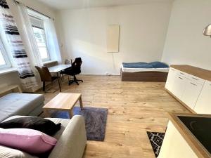 a living room with a couch and a table at Geräumige Wohnung in Leoben in Judendorf