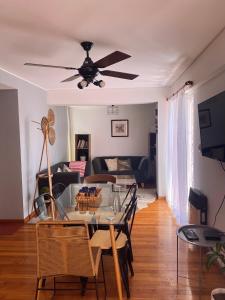 TV a/nebo společenská místnost v ubytování Departamento en la mejor ubicación de Mendoza