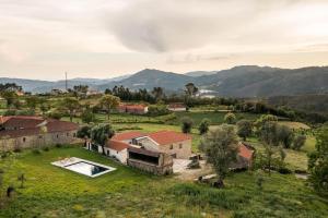 an aerial view of a house in a field at Casa Cândida e a Casa do Lado in Abadim
