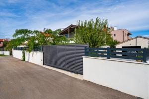 Afbeelding uit fotogalerij van Apartman sa bazenom u Ninu A1 in Nin