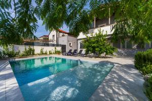 Afbeelding uit fotogalerij van Apartman sa bazenom u Ninu A1 in Nin