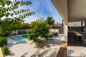 Afbeelding uit fotogalerij van Apartman sa bazenom u Ninu A1 in Nin +15 foto's