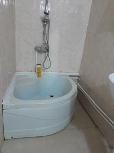 Φωτογραφία από το άλμπουμ του Дом где ёсть всё удобства σε Khashuri