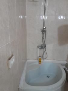 Φωτογραφία από το άλμπουμ του Дом где ёсть всё удобства σε Khashuri