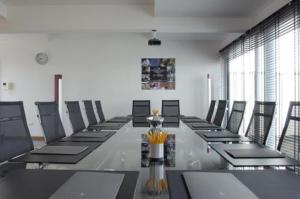 a conference room with a long table and chairs at Executive Hotel in Forl&igrave;